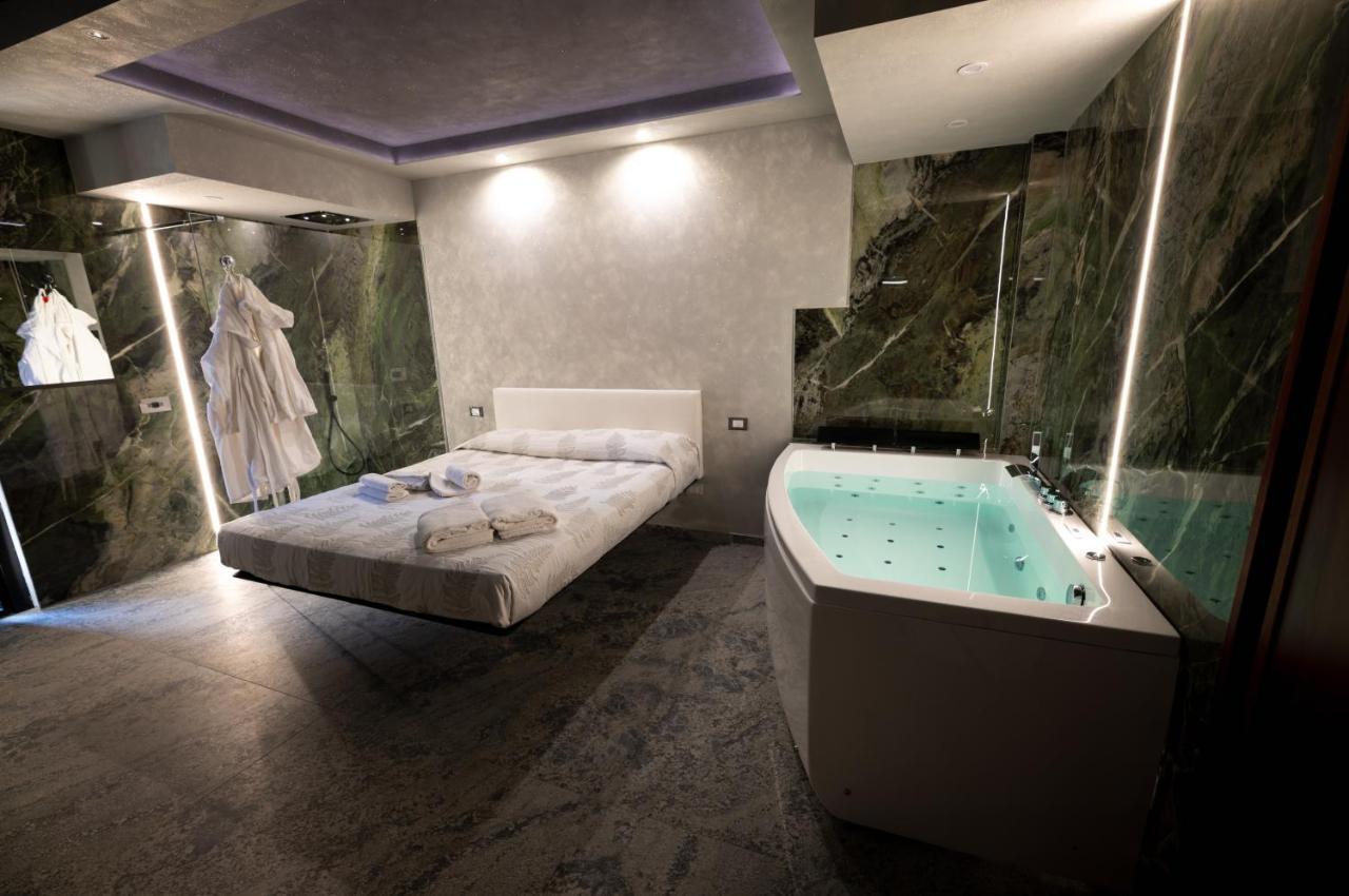 Garda Fantasy Paradise Silver O Gold Desenzano del Garda Exterior photo