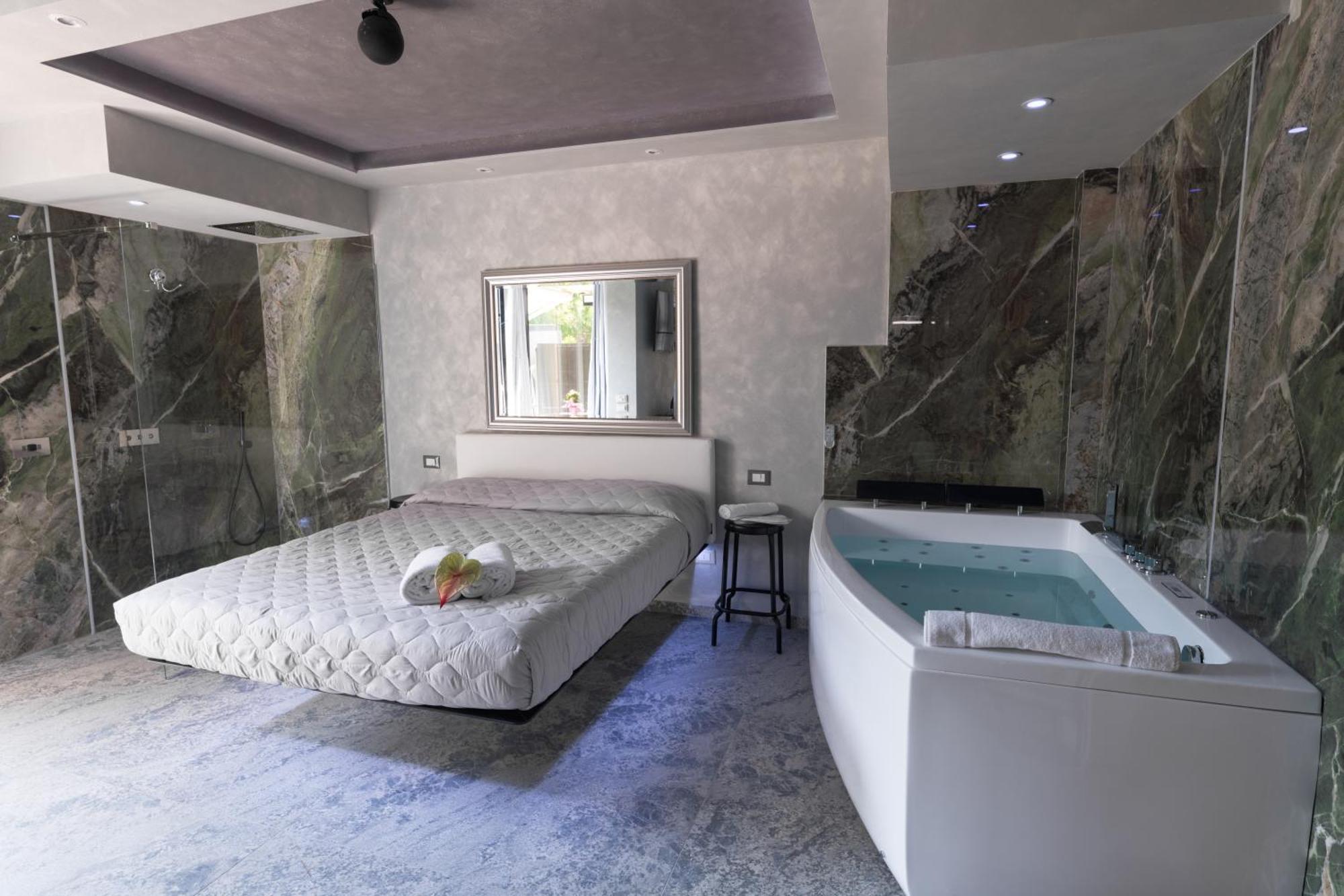 Garda Fantasy Paradise Silver O Gold Desenzano del Garda Exterior photo